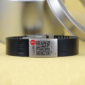 Pulsera identificacion Codylife Class cuero artesanal ajustable placa acero QR