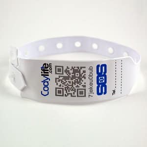 Pulsera identificacion QR Codylife UNO PVC con agujeros servicio 30 dias activacion